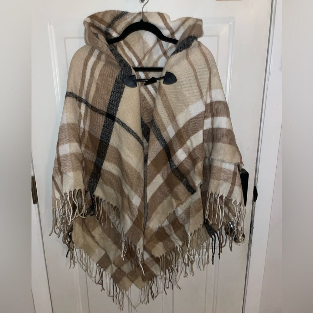 💚3/$30 Women’s Fall/Winter Plaid Poncho